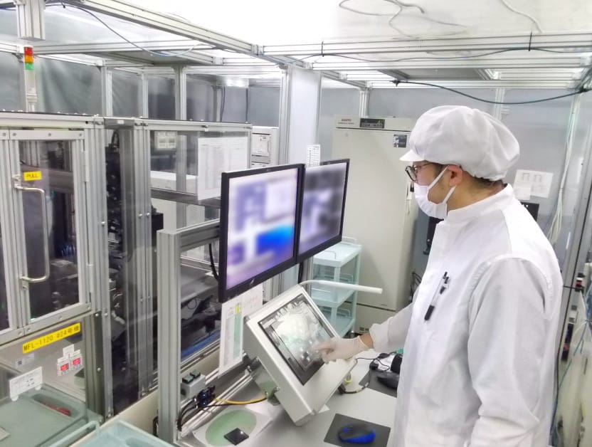 半導体検査作業風景2